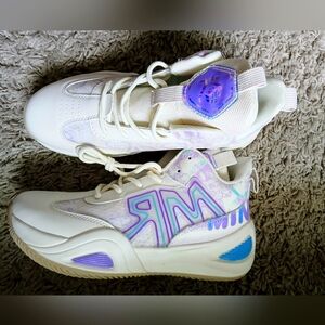 MR 23  Sneakers Size 40 New